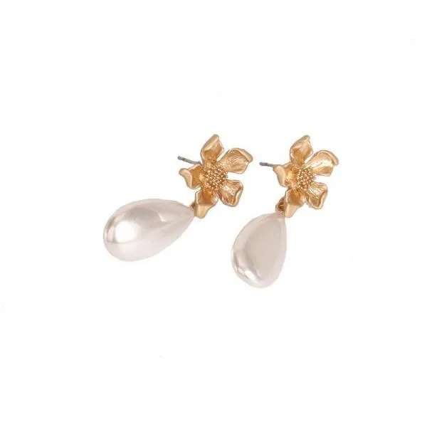 Korea Design Pearl Stud Earrings