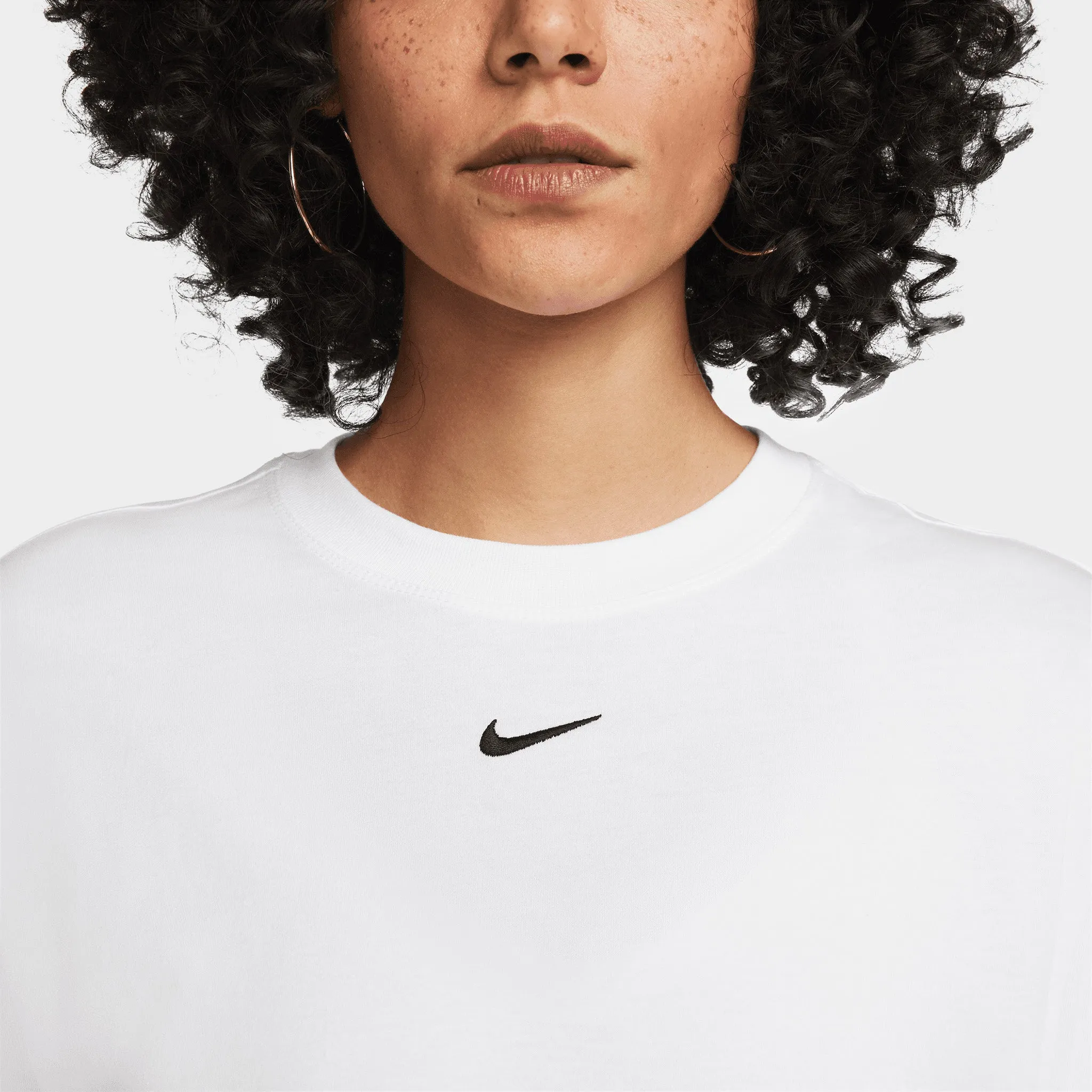 Nike Women's Sportswear Essential T-shirt White / Black